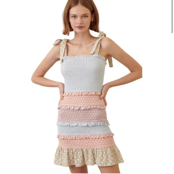 Storia Smocked Pastel Polka Dotted Tiered Smocked Mini Dress Size Medium - Picture 7 of 9